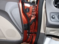 2011款 两厢 1.5L 自动 时尚型