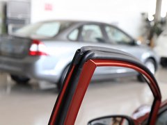 2011款 两厢 1.5L 自动 时尚型