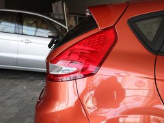 2011款 两厢 1.5L 自动 时尚型
