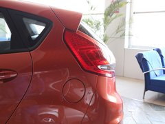 2011款 两厢 1.5L 自动 时尚型