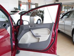 2011款 两厢 1.5L 自动 时尚型