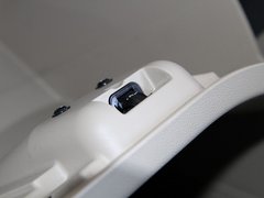 2011款 两厢 1.5L 自动 时尚型