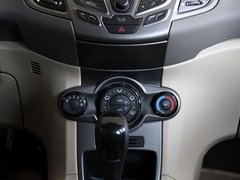 2011款 两厢 1.5L 自动 时尚型