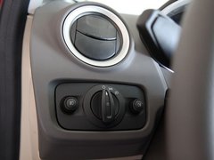 2011款 两厢 1.5L 自动 时尚型