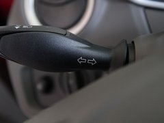 2011款 两厢 1.5L 自动 时尚型