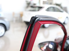 2011款 两厢 1.5L 自动 时尚型