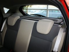 2011款 两厢 1.5L 自动 时尚型