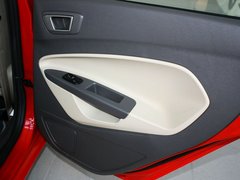 2011款 两厢 1.5L 自动 时尚型