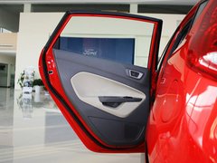 2011款 两厢 1.5L 自动 时尚型