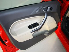 2011款 两厢 1.5L 自动 时尚型