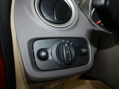 2011款 两厢 1.5L 自动 时尚型