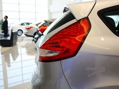 2011款 两厢 1.5L 自动 时尚型