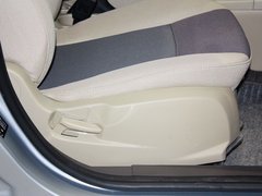 2011款 两厢 1.5L 自动 时尚型