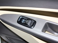 2011款 两厢 1.5L 自动 时尚型