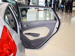 2011款 两厢 1.5L 自动 时尚型