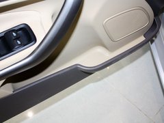 2011款 两厢 1.5L 自动 时尚型