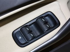 2011款 两厢 1.5L 自动 时尚型