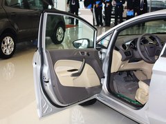 2011款 两厢 1.5L 自动 时尚型