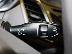 2011款 两厢 1.5L 自动 时尚型