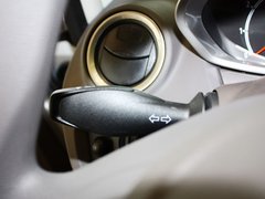 2011款 两厢 1.5L 自动 时尚型