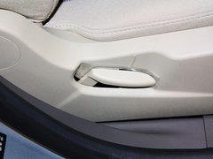 2011款 两厢 1.5L 自动 时尚型