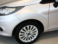 2011款 两厢 1.5L 自动 时尚型