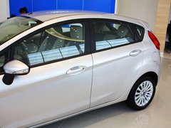 2011款 两厢 1.5L 自动 时尚型