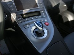 一汽丰田  普锐斯 1.8 CVT 中控台仪表下方45度特写