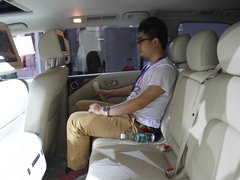 2012款 5.6L 自动 旗舰版 7座