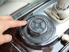 2012款 5.6L 自动 旗舰版 7座
