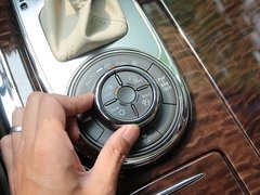 2012款 5.6L 自动 旗舰版 7座