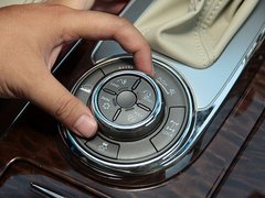 2012款 5.6L 自动 旗舰版 7座