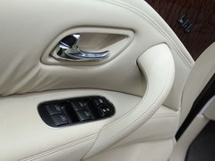 2012款 5.6L 自动 旗舰版 7座