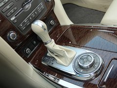 2012款 5.6L 自动 旗舰版 7座
