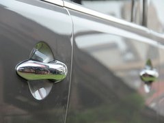 2012款 5.6L 自动 旗舰版 7座