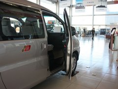 2011款 2.0 手动 汽油舒适版 7座