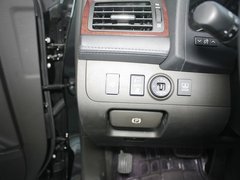 一汽丰田  皇冠 V6 2.5 AT 方向盘左后仪表台