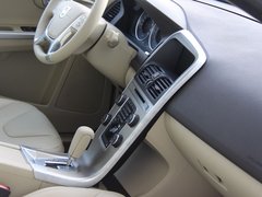 2012款 3.0T 自动 AWD舒适版 5座