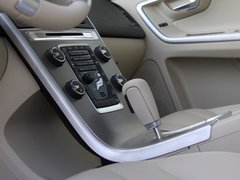 2012款 3.0T 自动 AWD舒适版 5座