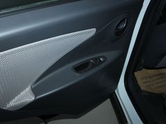2011款 1.3L AMT 豪华型 5座