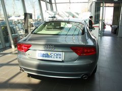 奥迪(进口)  A7 3.0 TFSI S-Tronic quattro 车辆正后方尾部视角