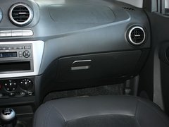 2011款 1.0L 手动 传奇版
