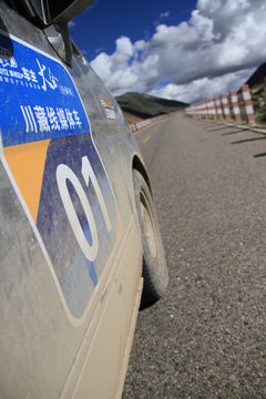 2009款 2.4 手动 4WD行政型(国Ⅳ) 5座