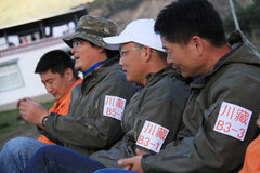 2009款 2.4 手动 4WD行政型(国Ⅳ) 5座
