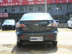 长安马自达  Mazda3星骋 1.6 AT 车辆正后方尾部视角