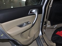 2011款 2.0L 手动 汽油两驱精英型 5座