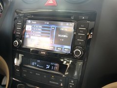 2011款 2.0L 手动 汽油两驱尊贵型 5座