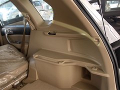 2011款 2.0L 手动 汽油两驱尊贵型 5座
