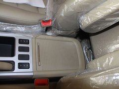 2011款 2.0L 手动 汽油两驱尊贵型 5座
