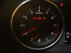 2011款 2.0L 手动 汽油两驱尊贵型 5座